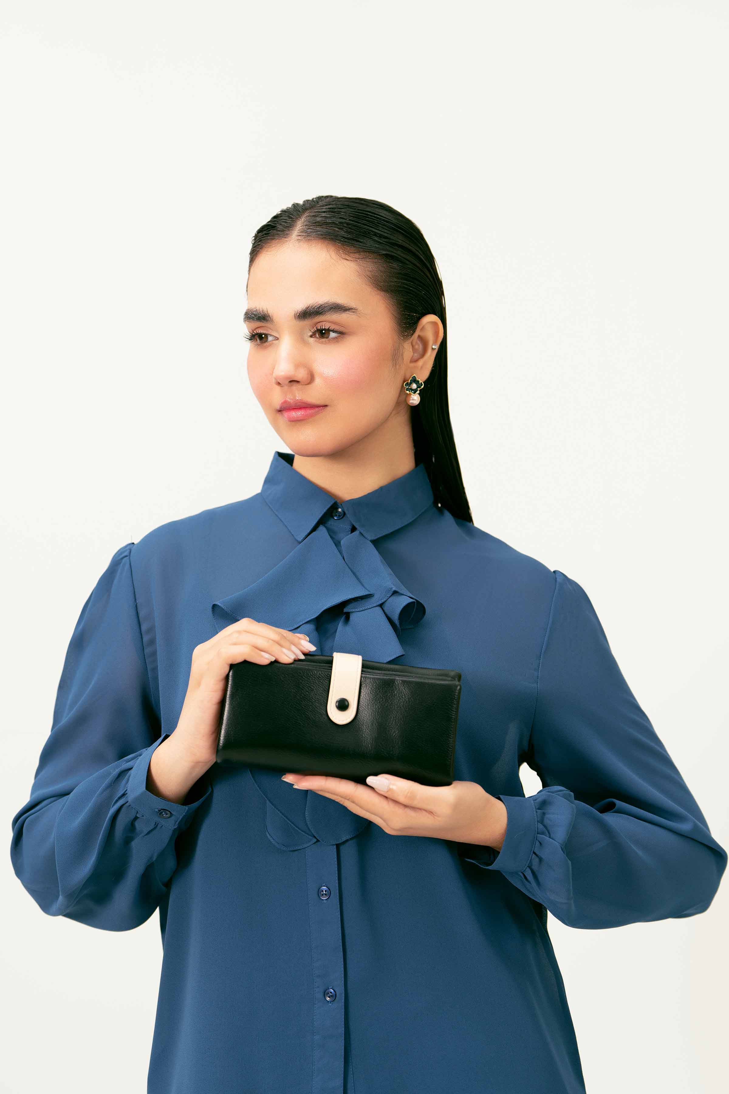 Black Wallet-441332103