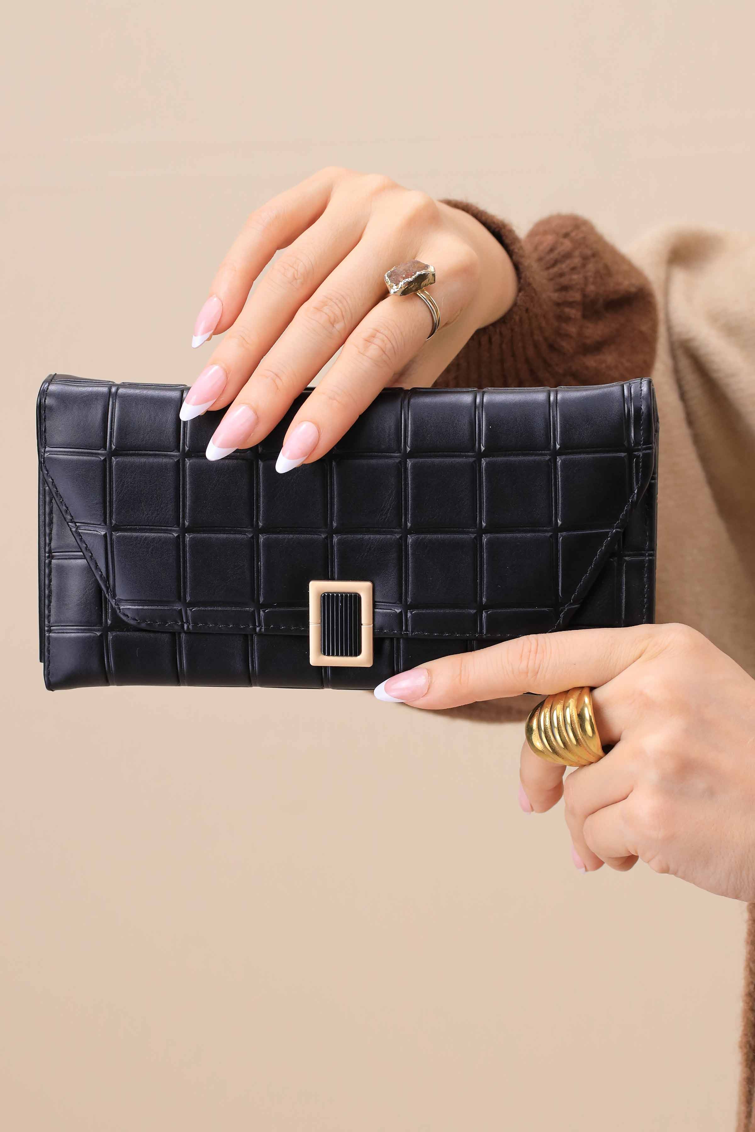 Black Wallet-444952103