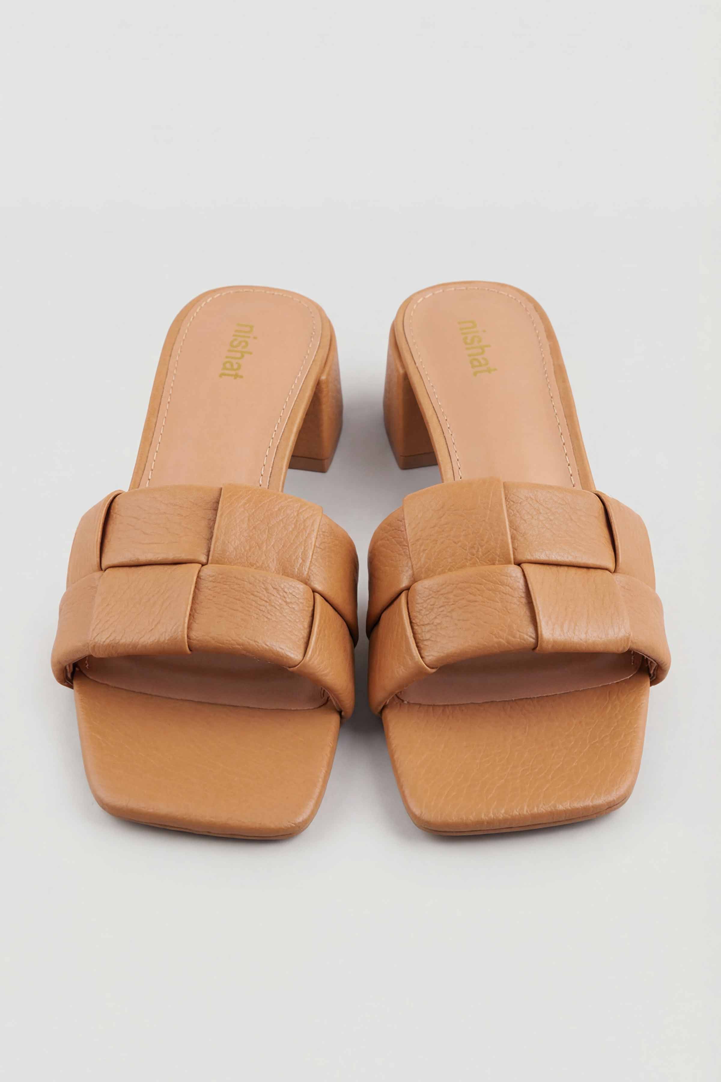 Camel Wedges-445342929